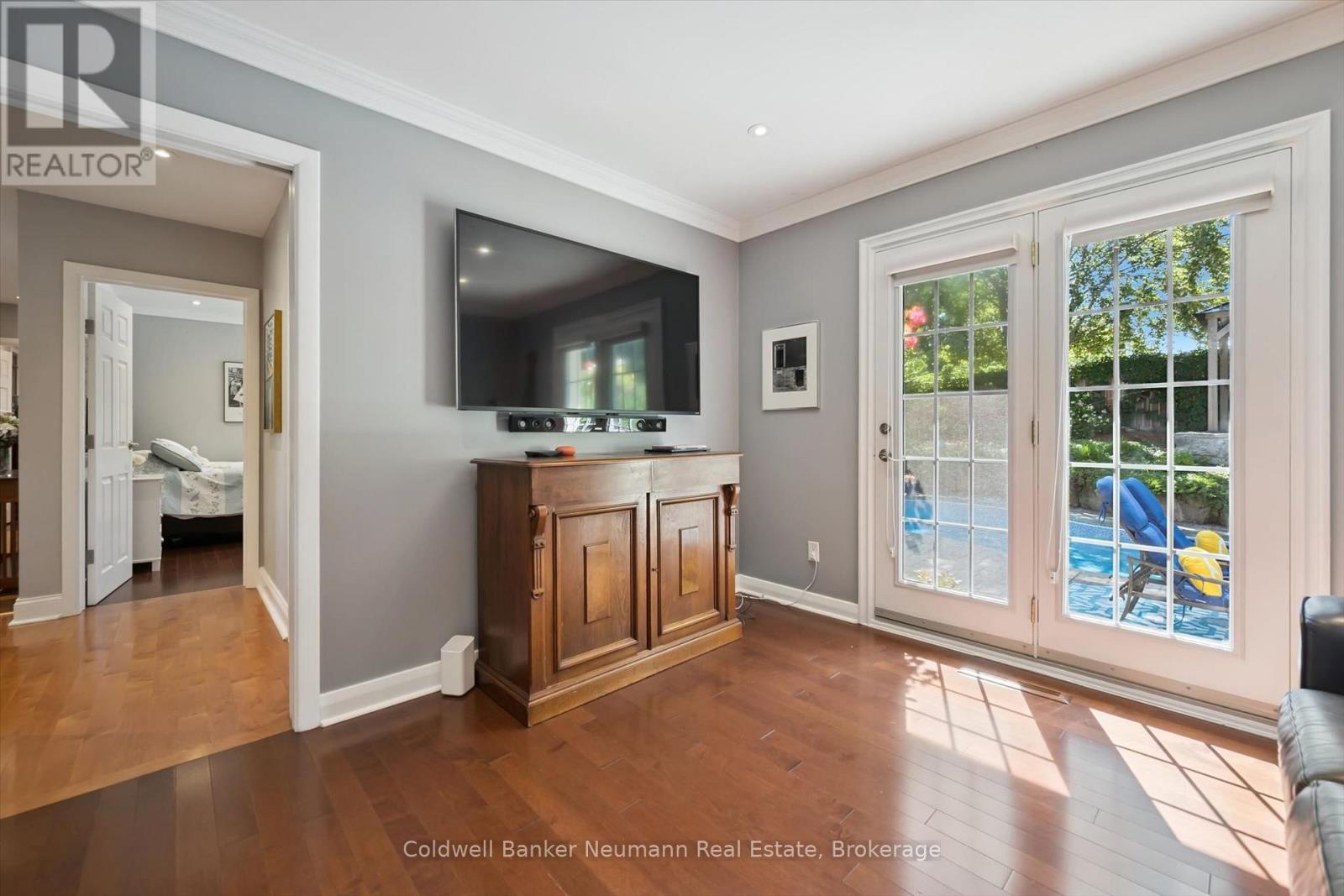 25 BENNETT AVENUE - 35
