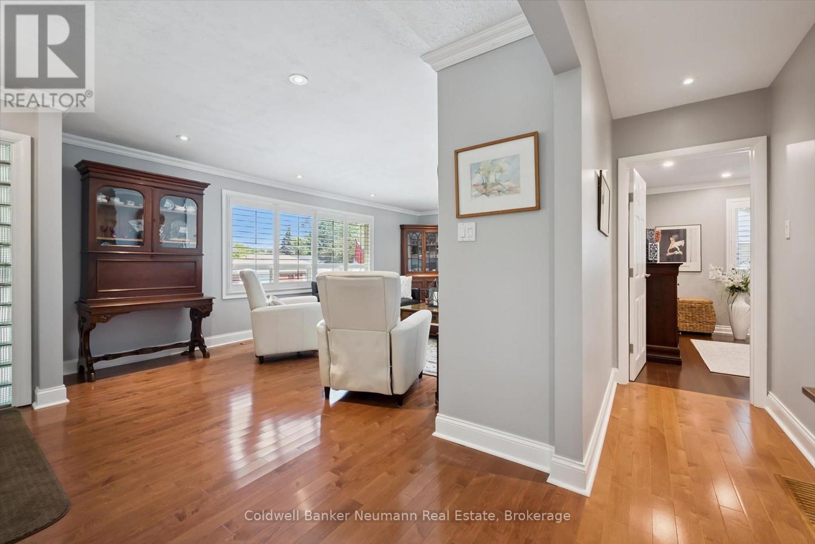 25 BENNETT AVENUE - 37