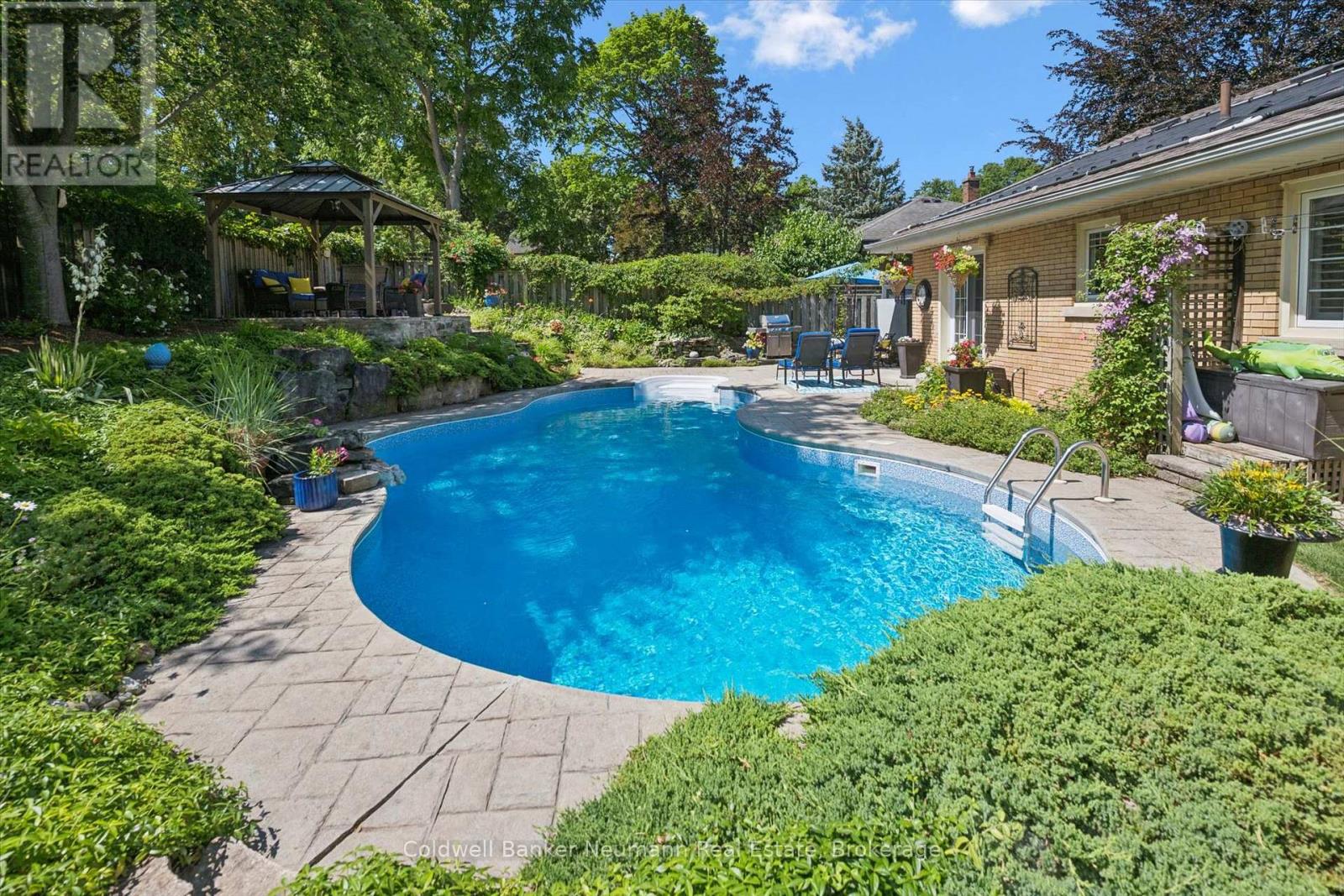 25 BENNETT AVENUE - 39