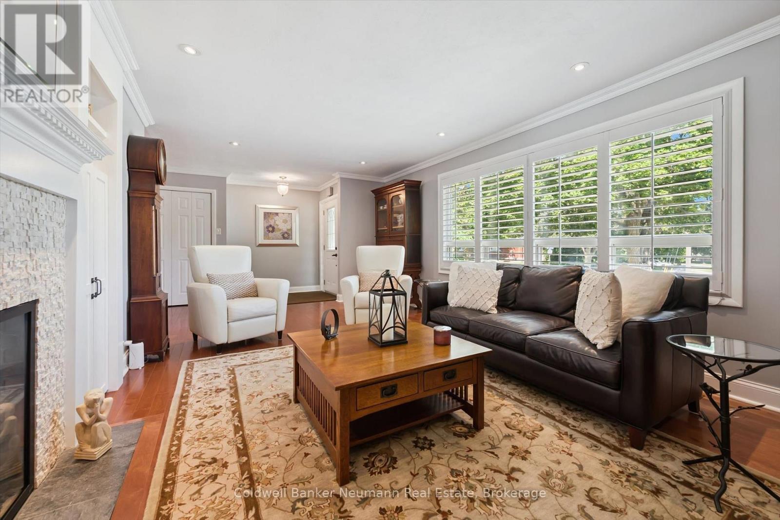 25 BENNETT AVENUE - 4