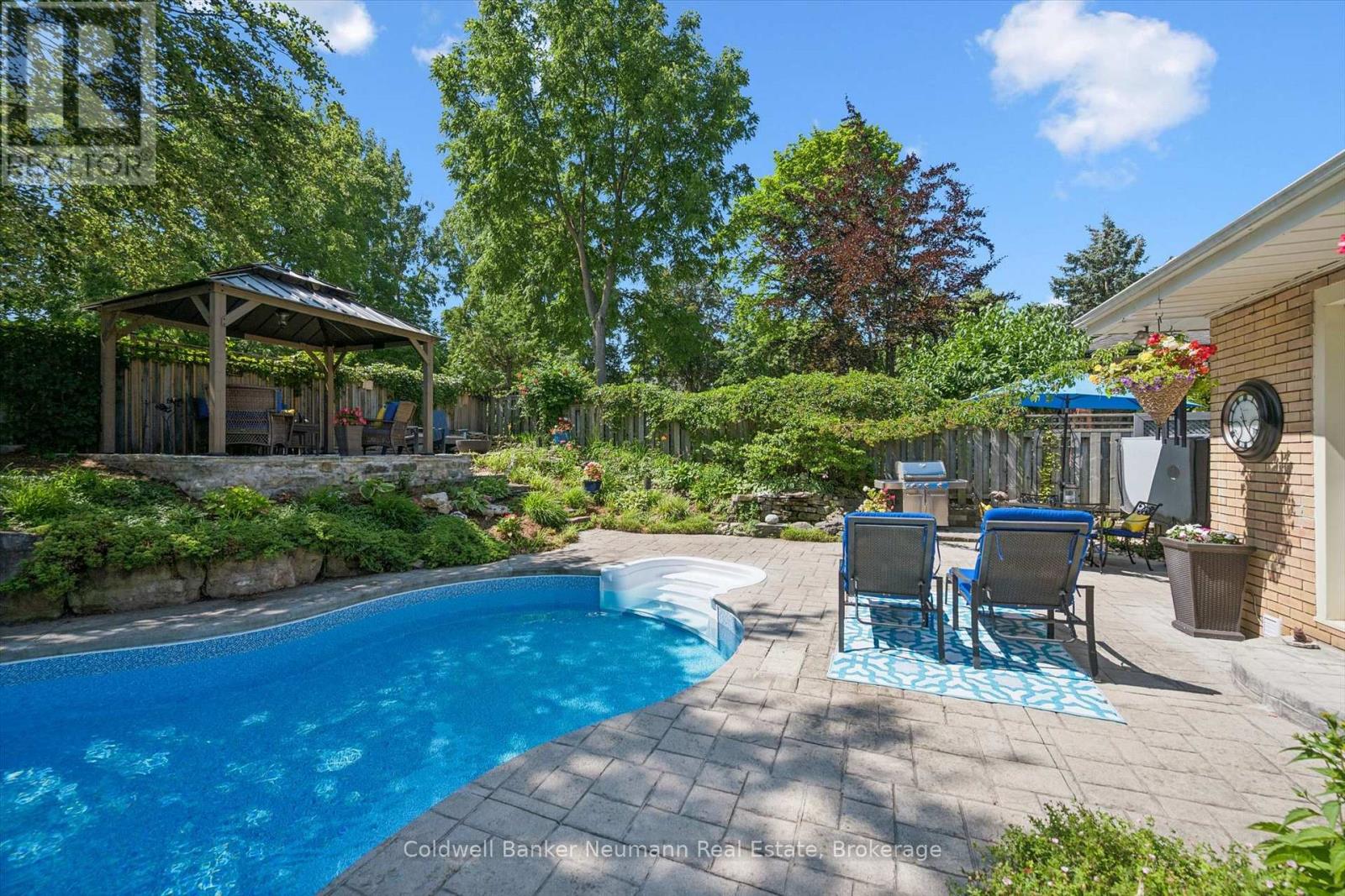 25 BENNETT AVENUE - 40