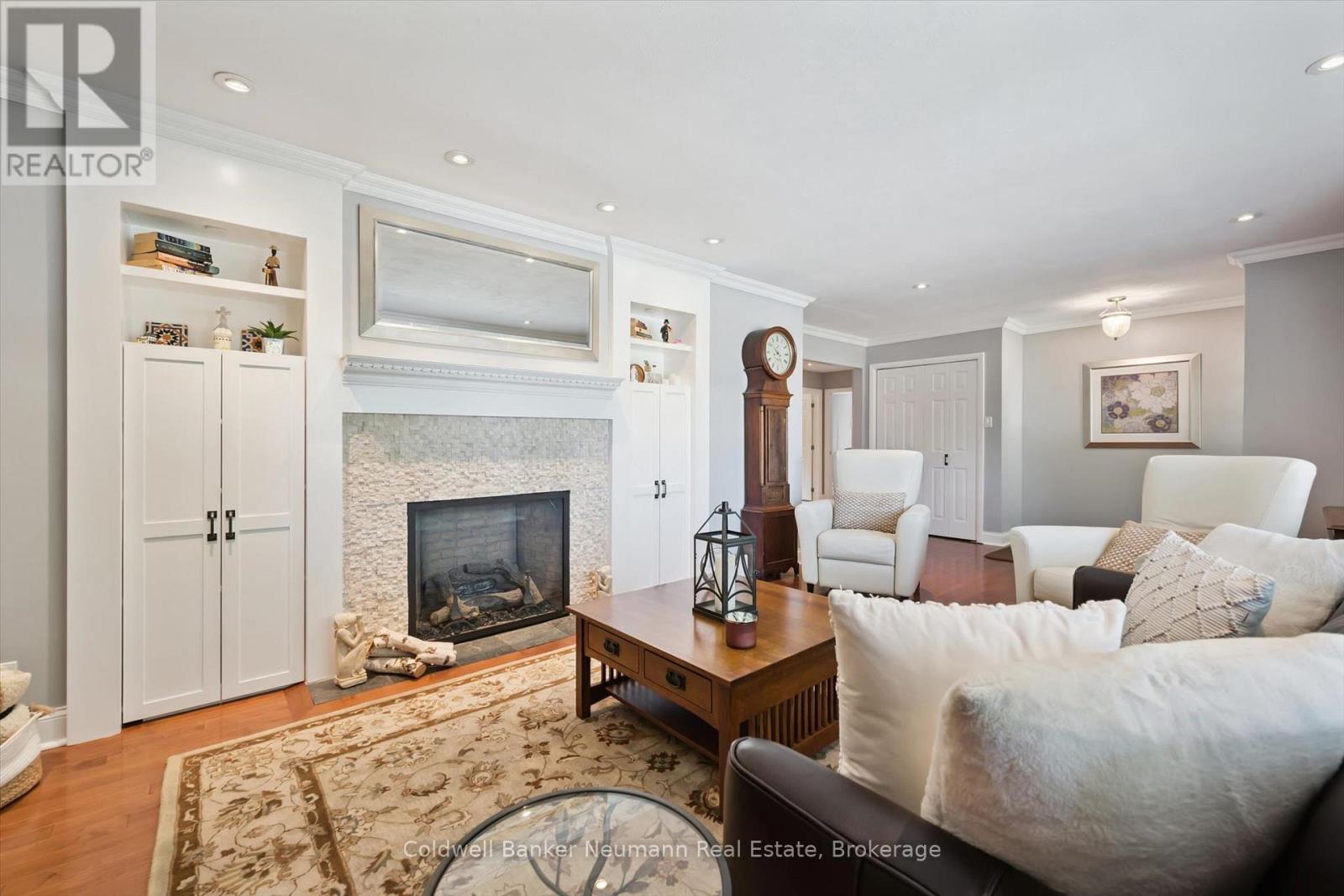 25 BENNETT AVENUE - 5