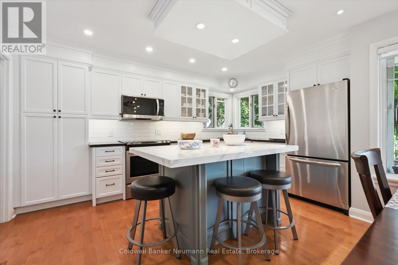 25 BENNETT AVENUE - 7