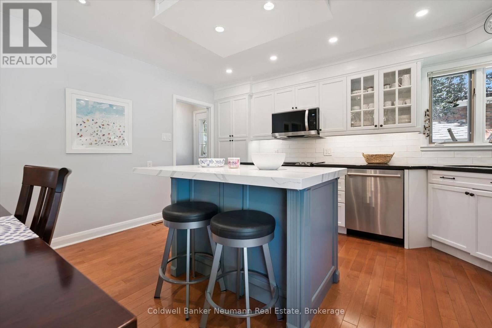 25 BENNETT AVENUE - 8