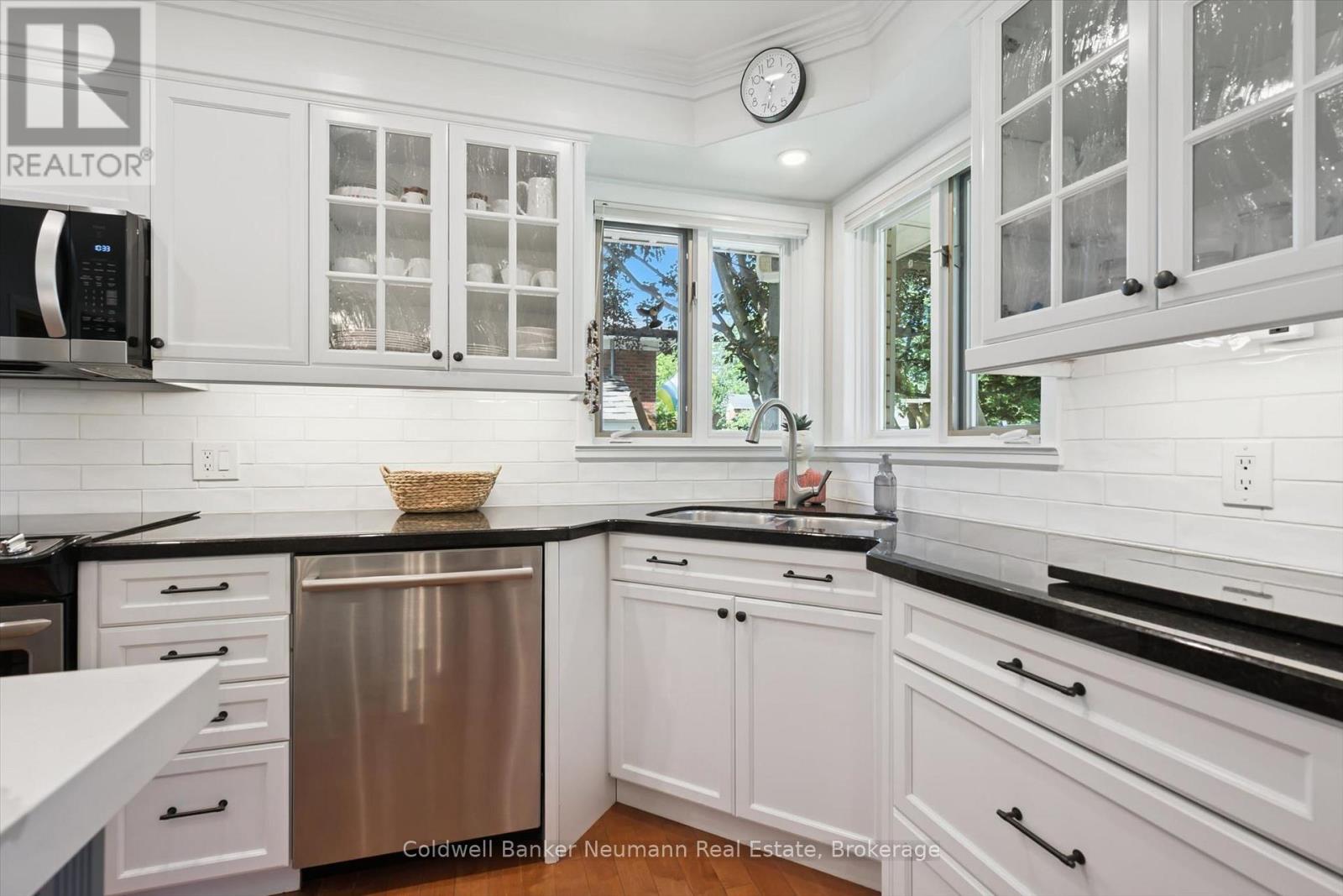 25 BENNETT AVENUE - 9