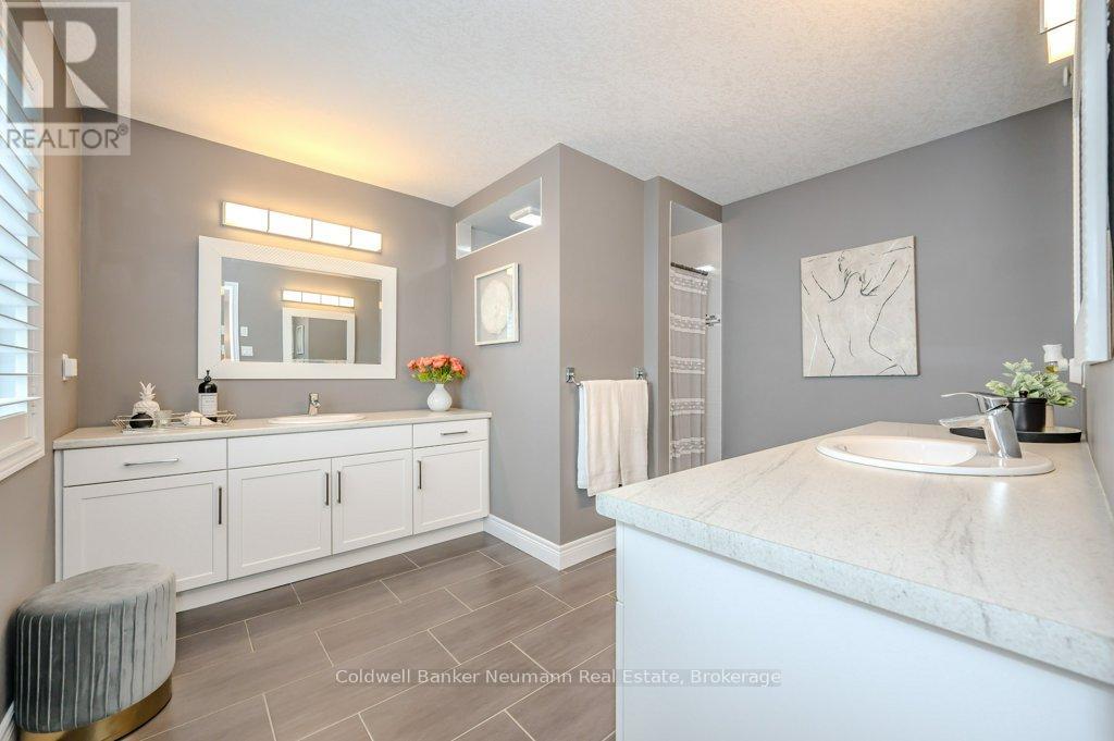 #21 254 GOSLING GARDENS - 19