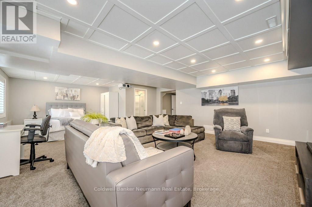 #21 254 GOSLING GARDENS - 21
