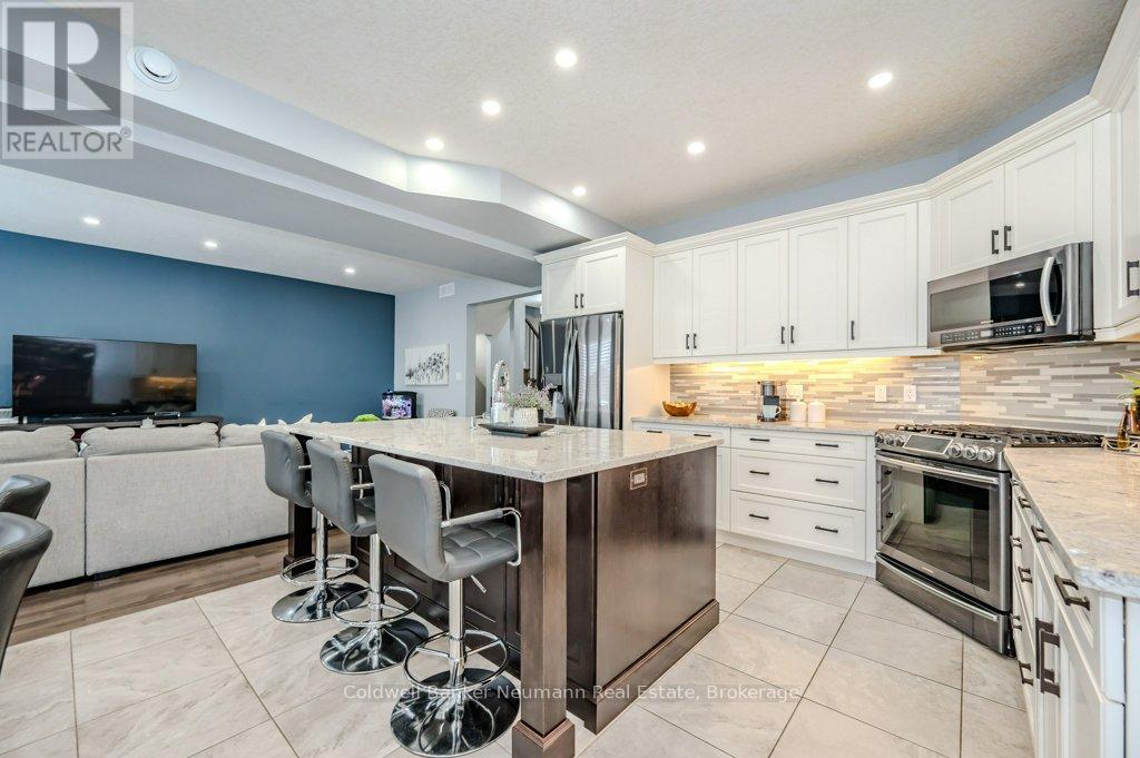 #21 254 GOSLING GARDENS - 35
