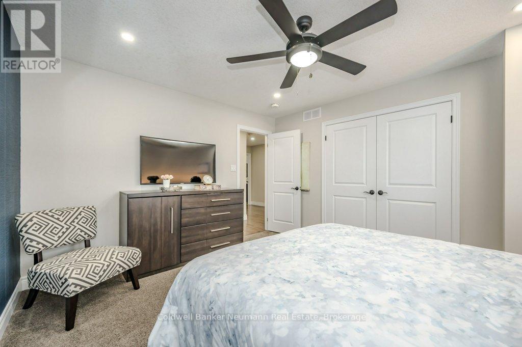 #21 254 GOSLING GARDENS - 36