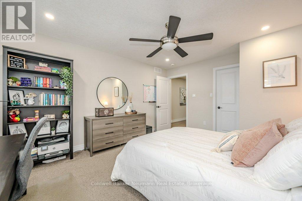 #21 254 GOSLING GARDENS - 37