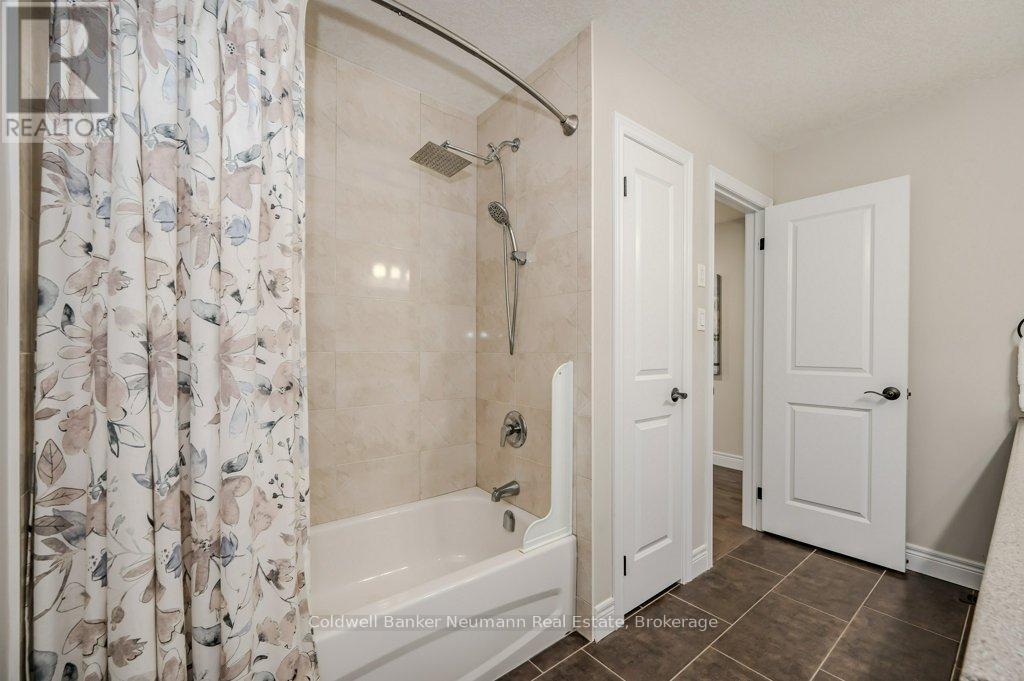 #21 254 GOSLING GARDENS - 38