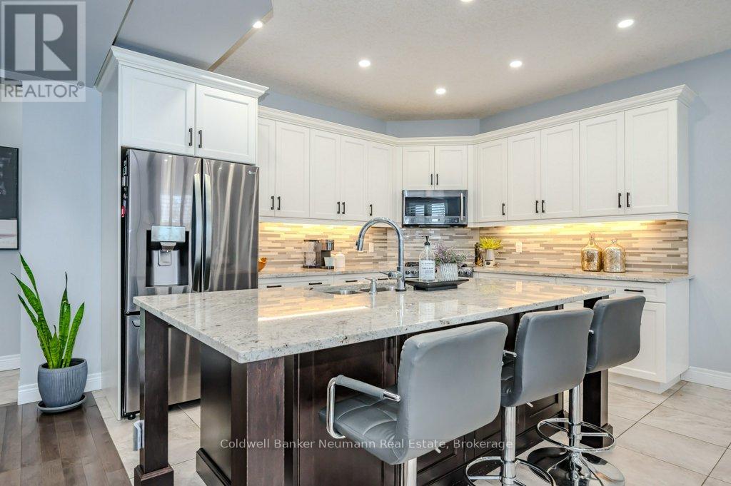 #21 254 GOSLING GARDENS - 4