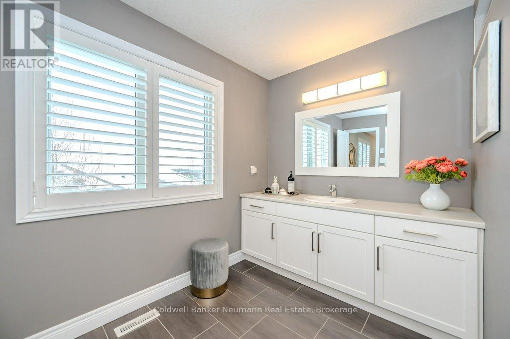 #21 254 GOSLING GARDENS - 41
