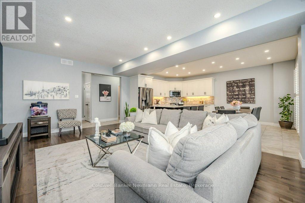 #21 254 GOSLING GARDENS - 9