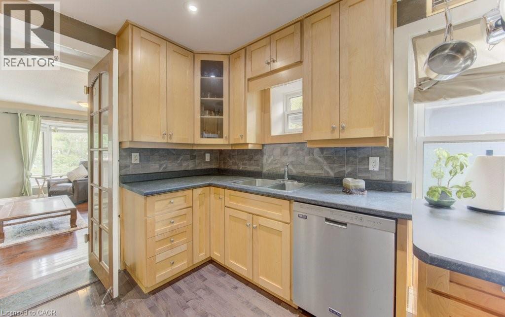 271 LONDON Road W - 8