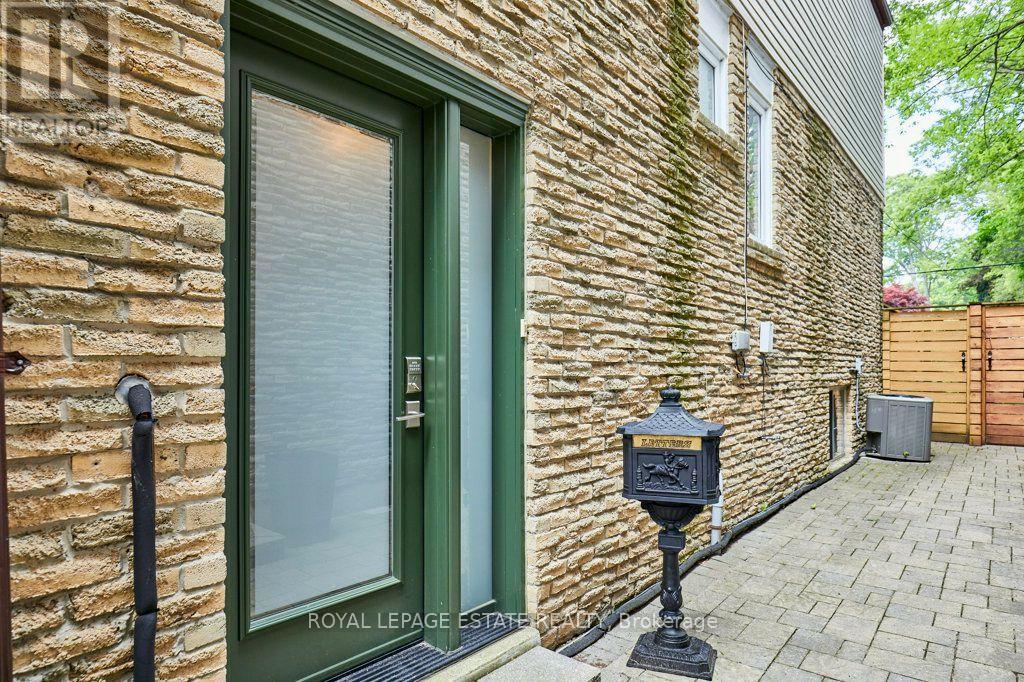 20 PINE AVENUE - 23