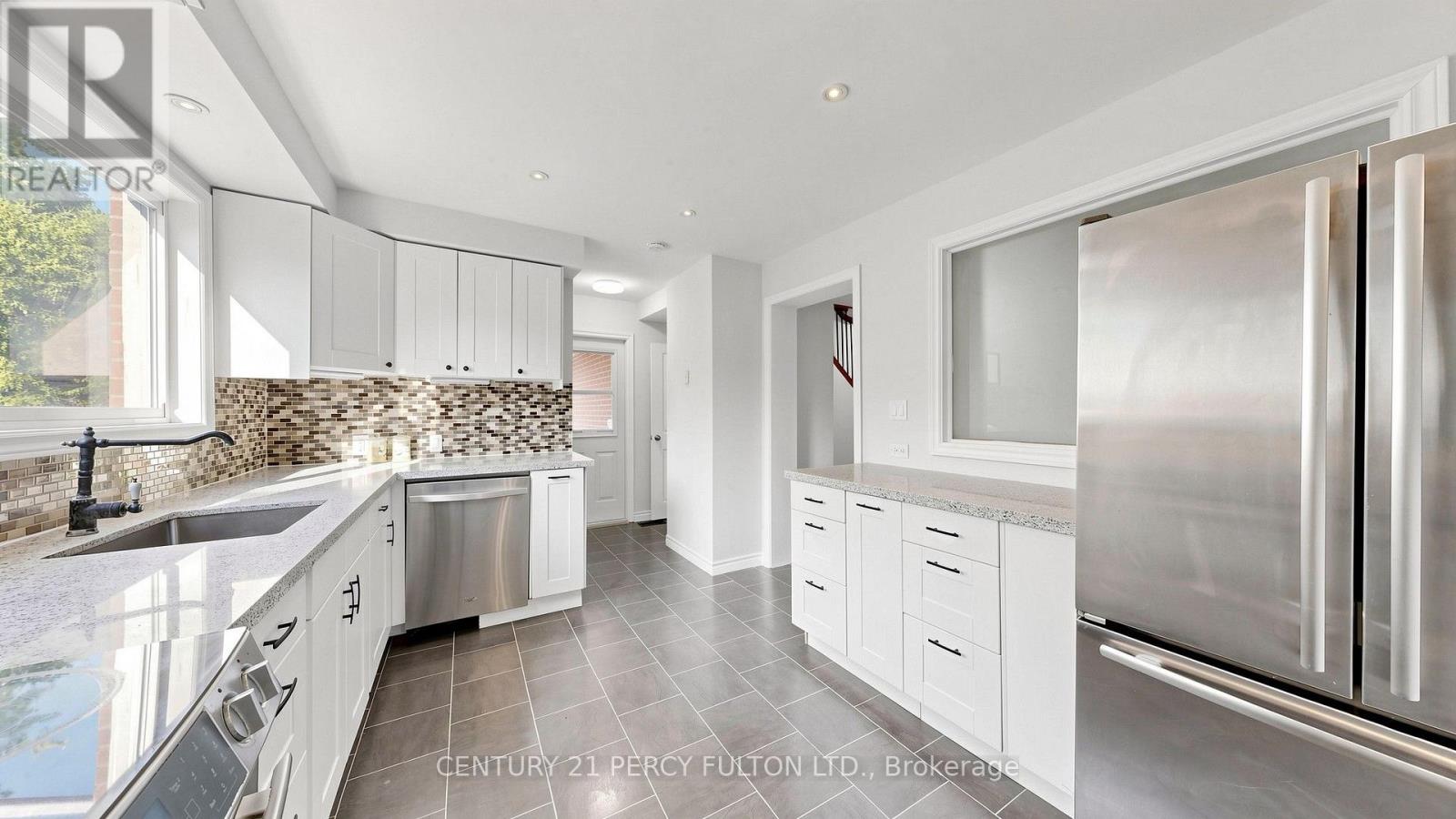 126 SHERWOOD FOREST DRIVE - 17