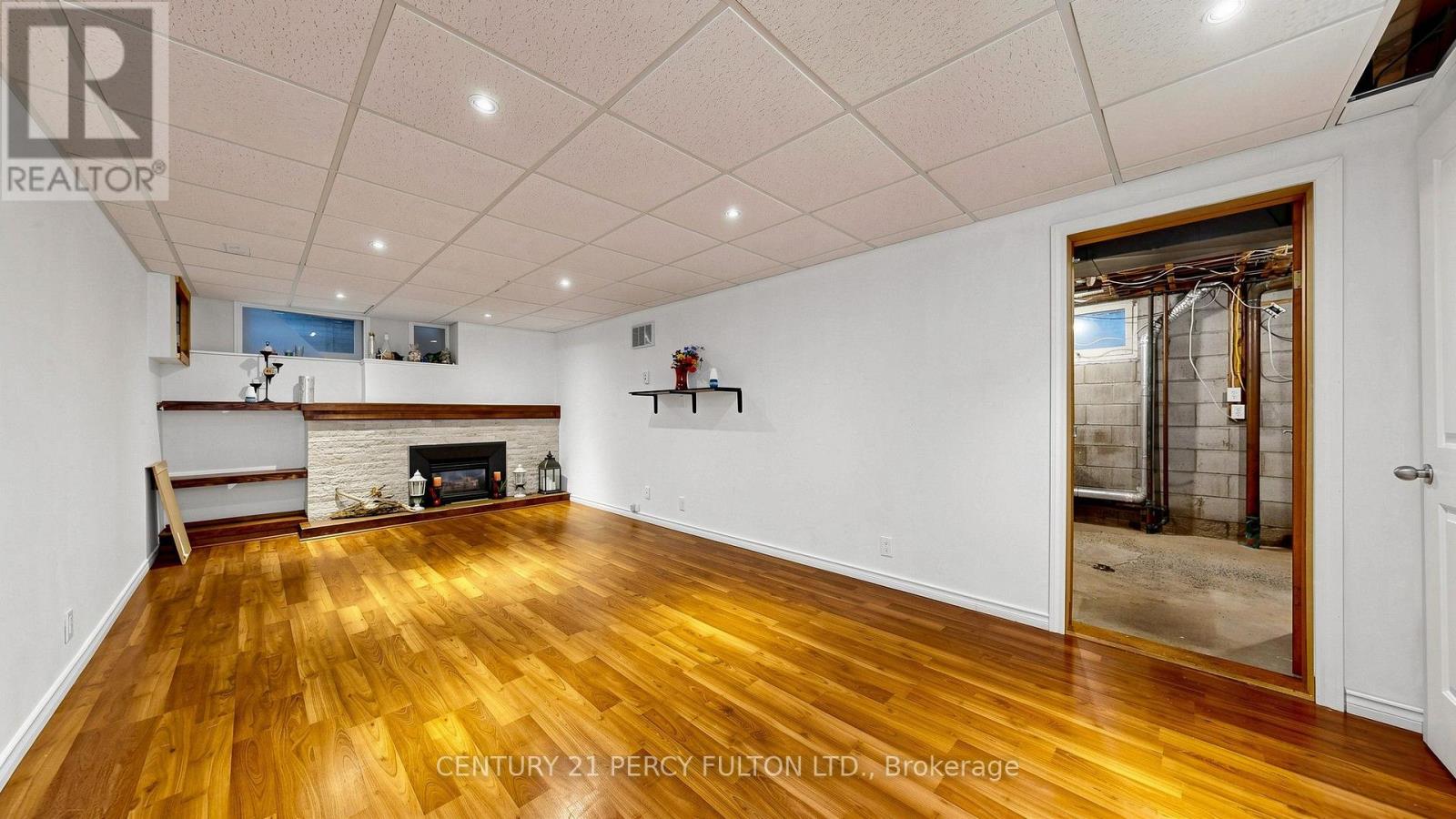 126 SHERWOOD FOREST DRIVE - 43