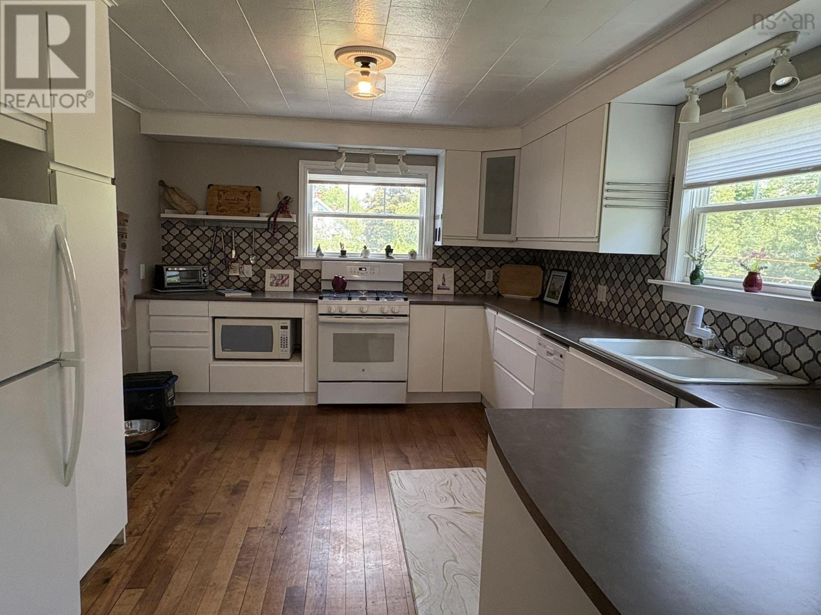 86 MAPLE Avenue - 10