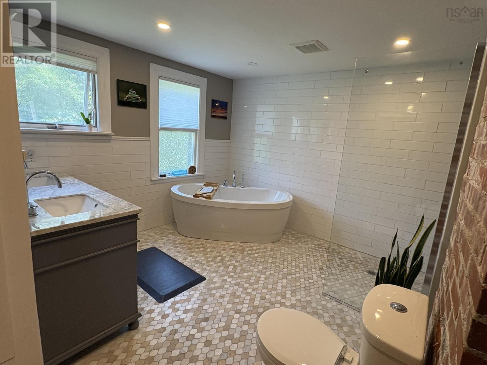 86 MAPLE Avenue - 25