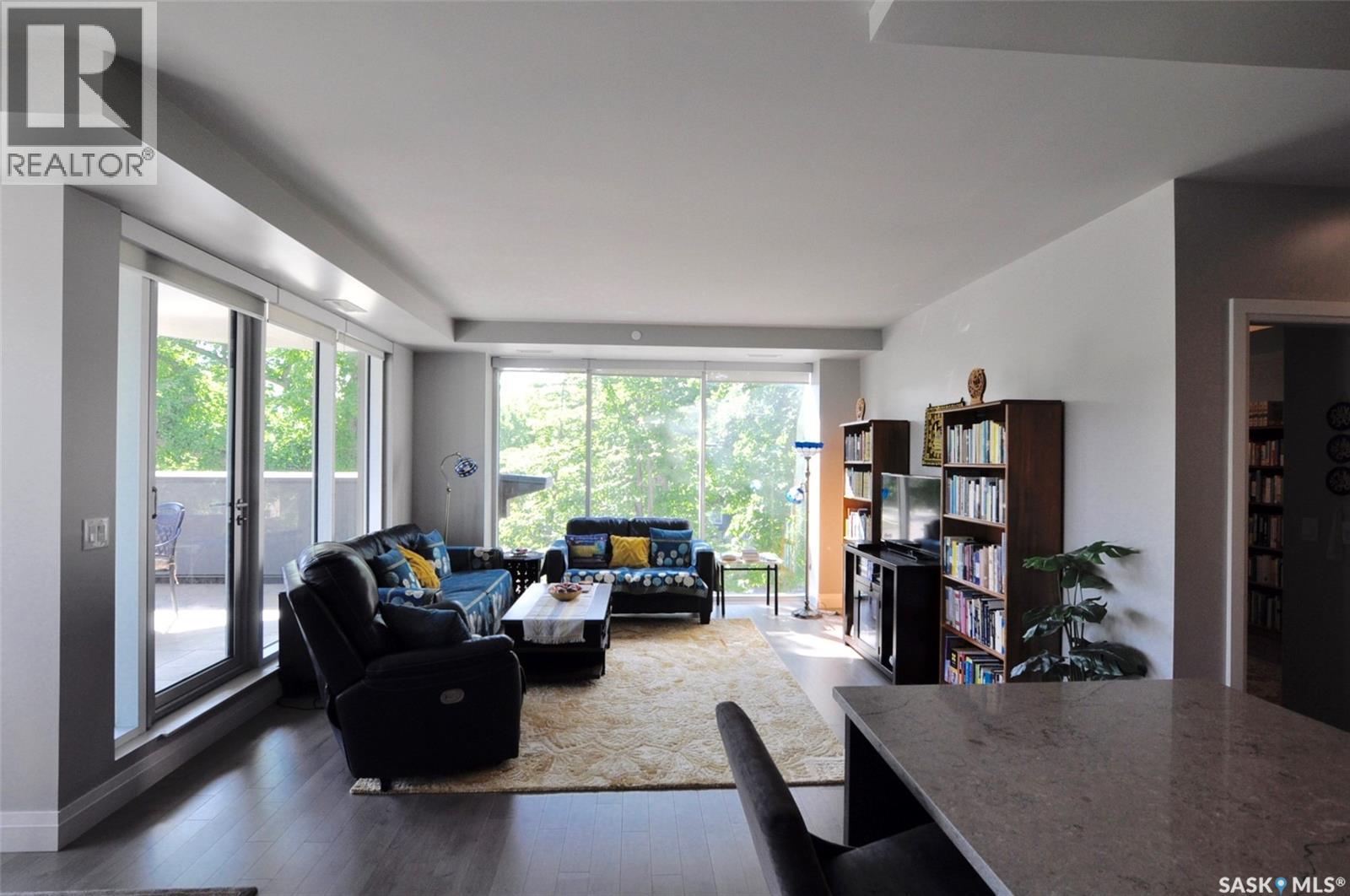 #302 637 University DRIVE - 15