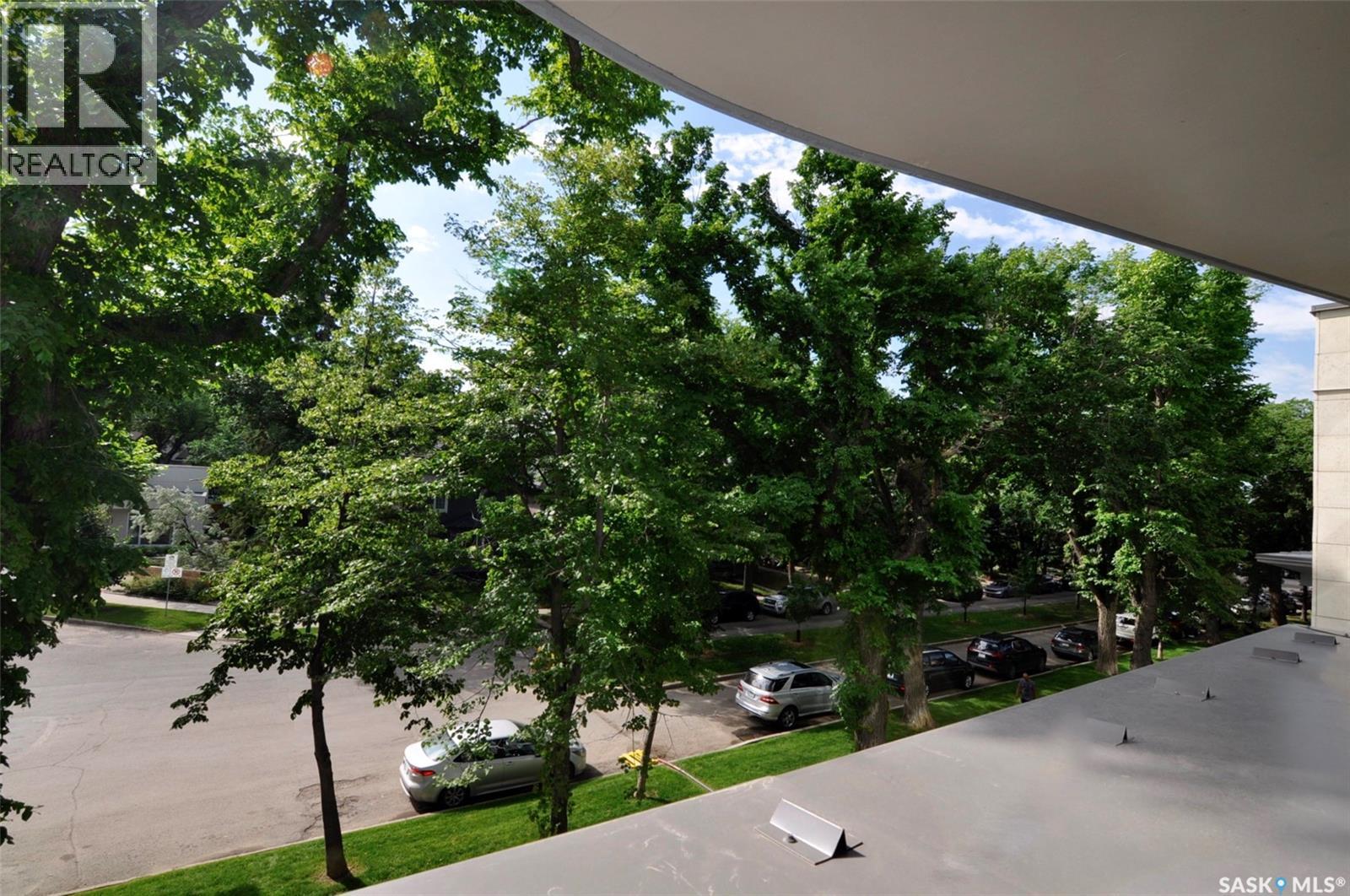 #302 637 University DRIVE - 47