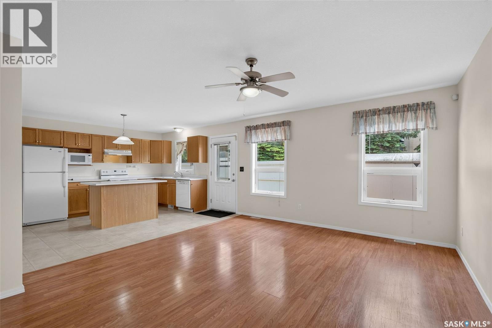 3 119 McKendry AVENUE W - 10