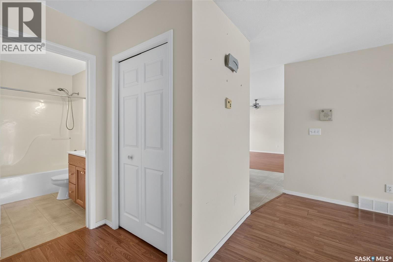 3 119 McKendry AVENUE W - 16