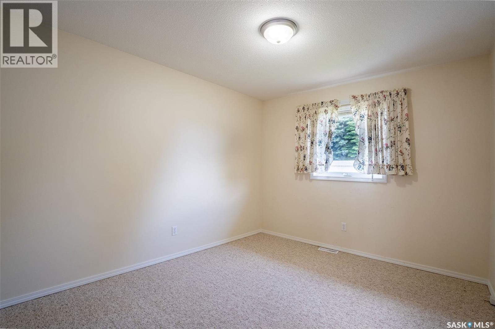 3 119 McKendry AVENUE W - 17