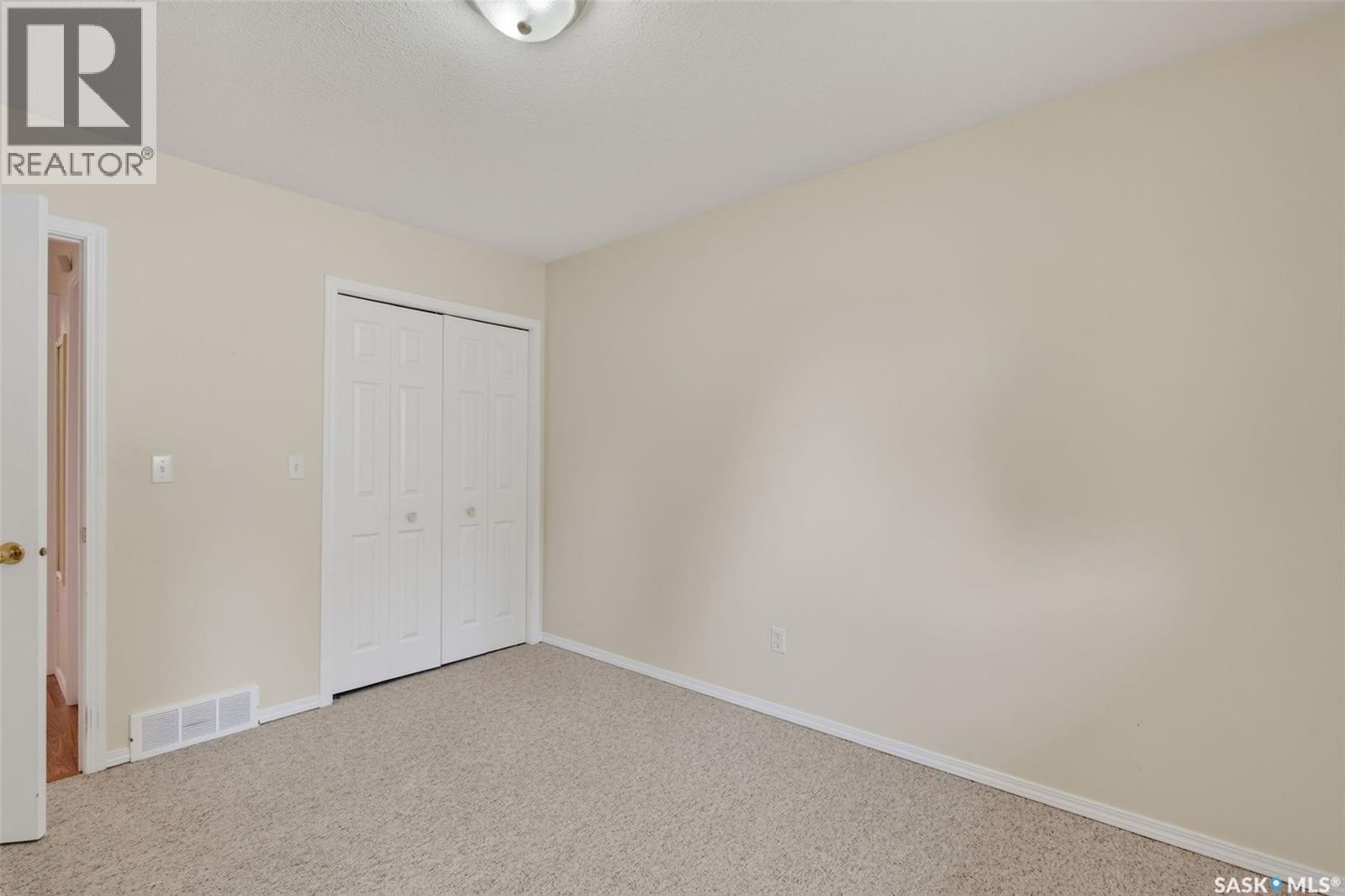 3 119 McKendry AVENUE W - 18