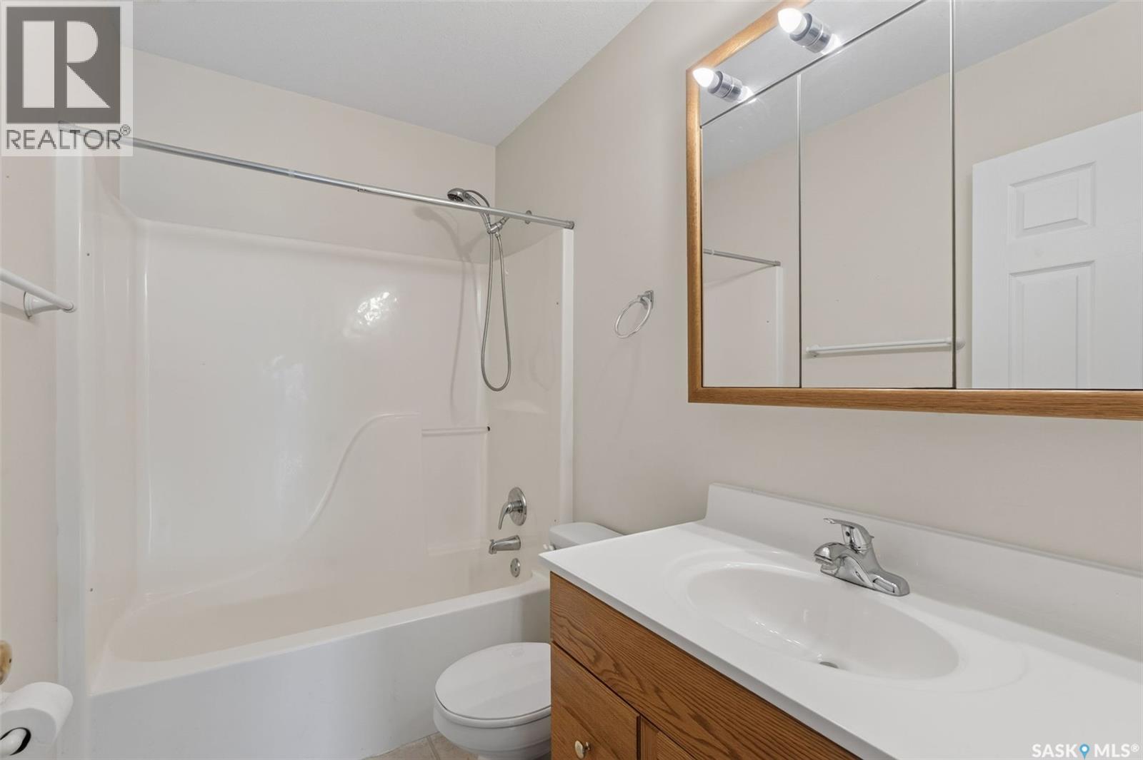 3 119 McKendry AVENUE W - 20