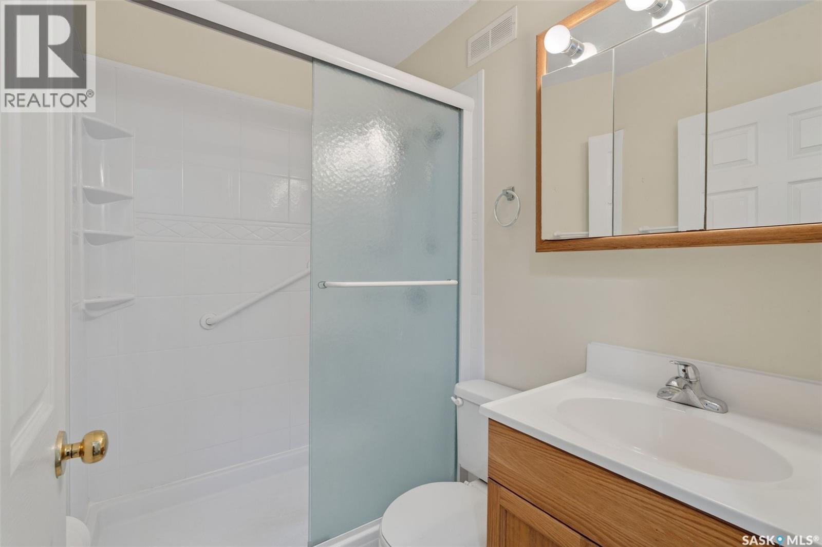 3 119 McKendry AVENUE W - 21