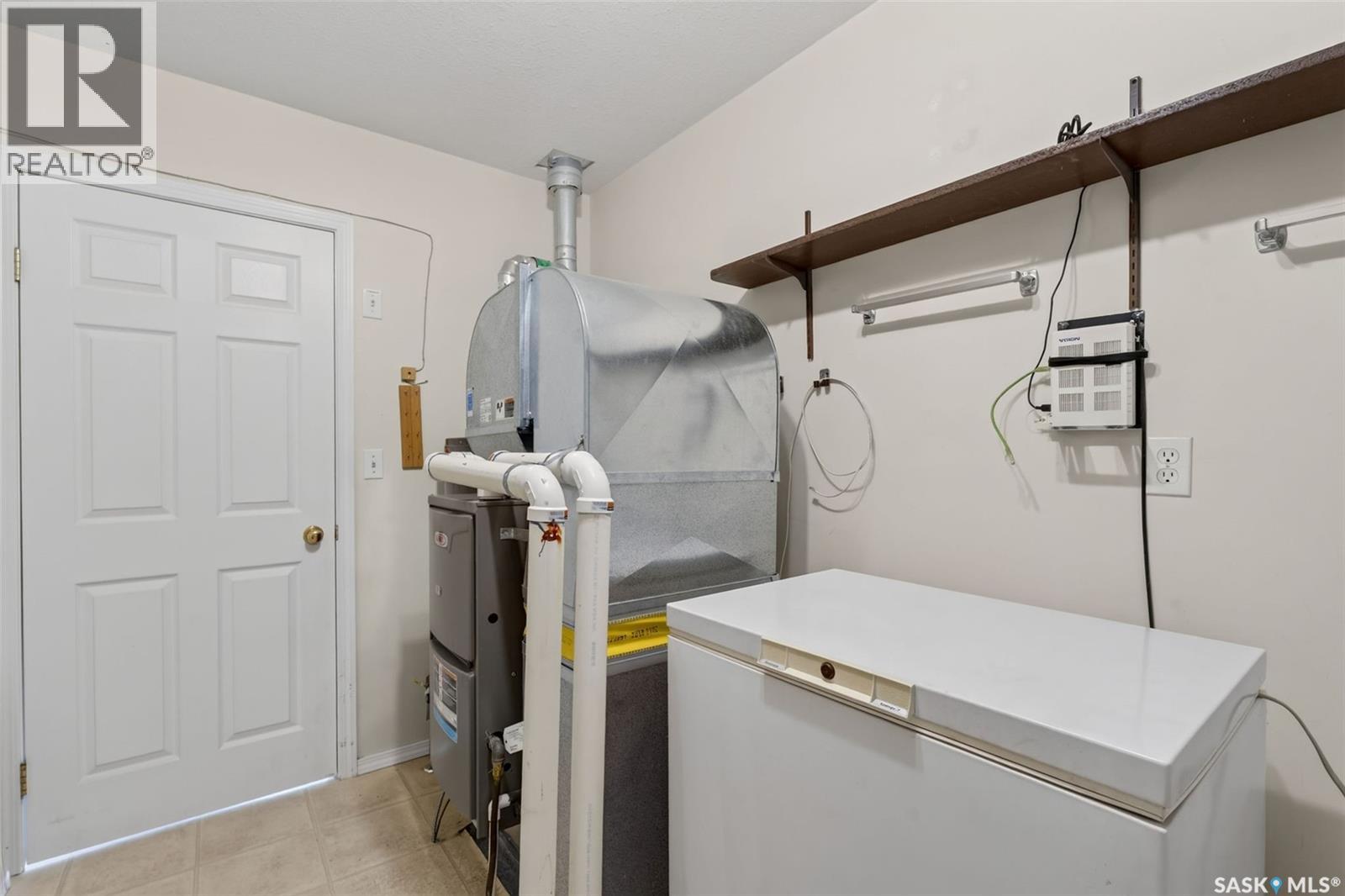 3 119 McKendry AVENUE W - 24