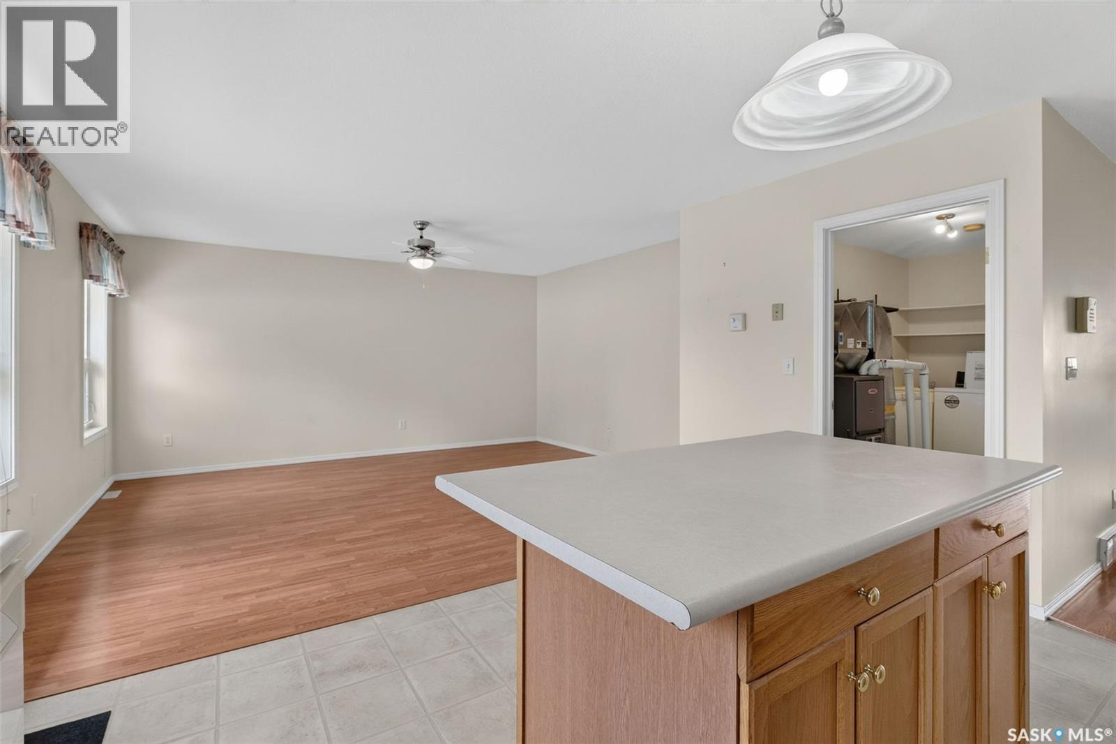 3 119 McKendry AVENUE W - 6