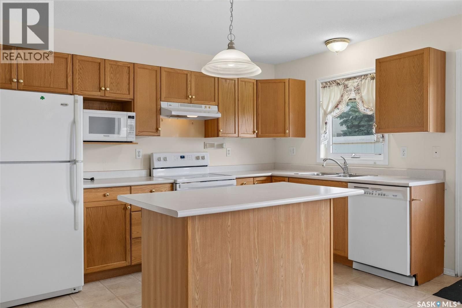 3 119 McKendry AVENUE W - 8
