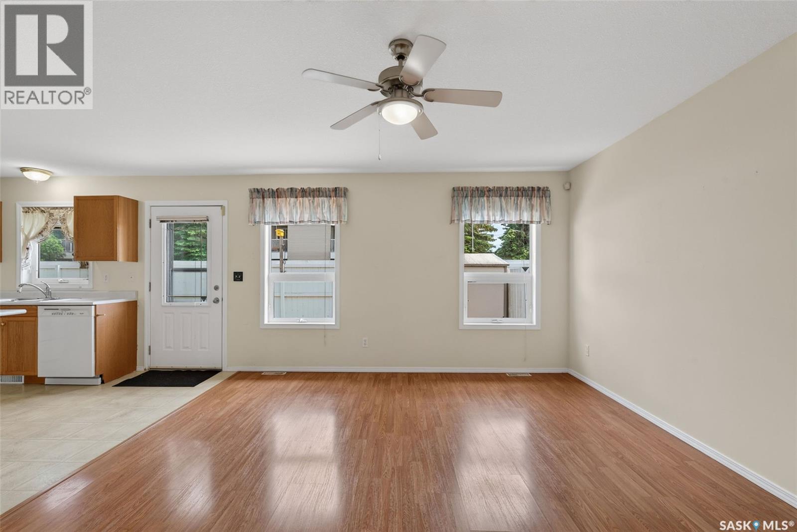 3 119 McKendry AVENUE W - 9