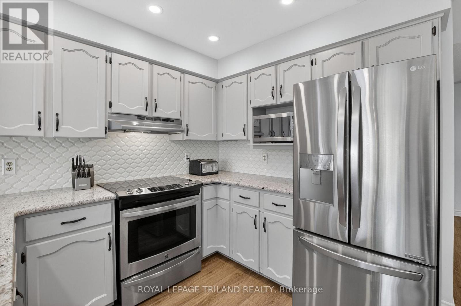 46 GARDEN WALK - 11