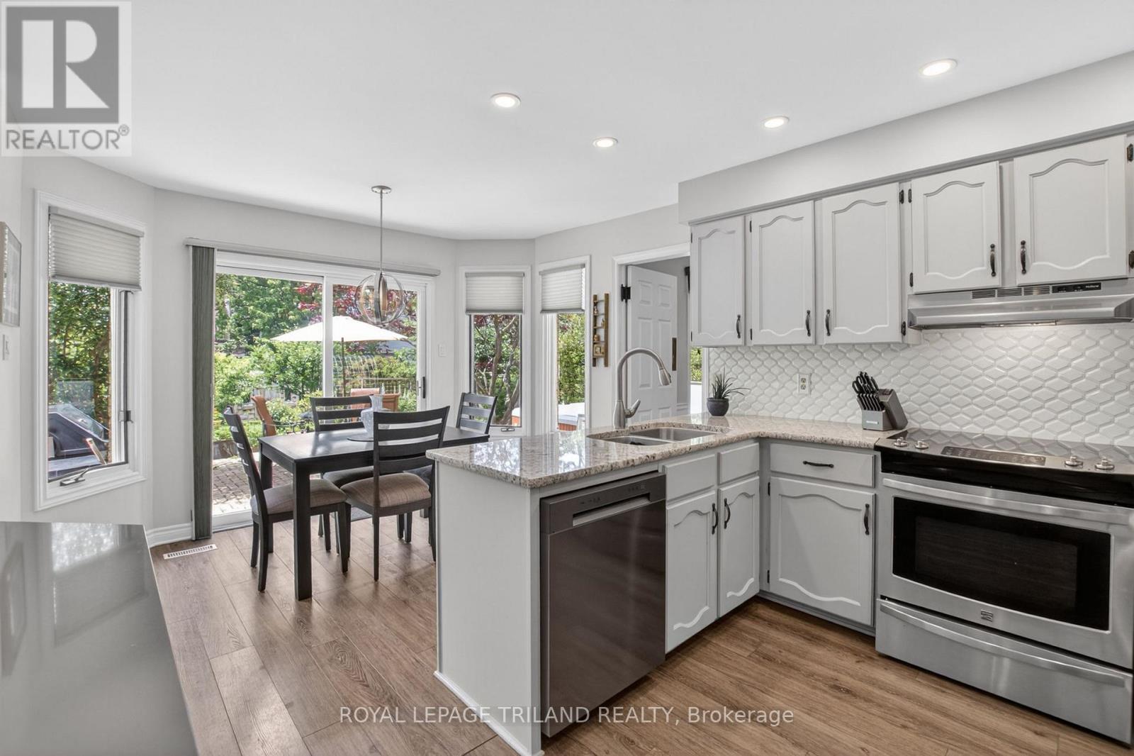46 GARDEN WALK - 12