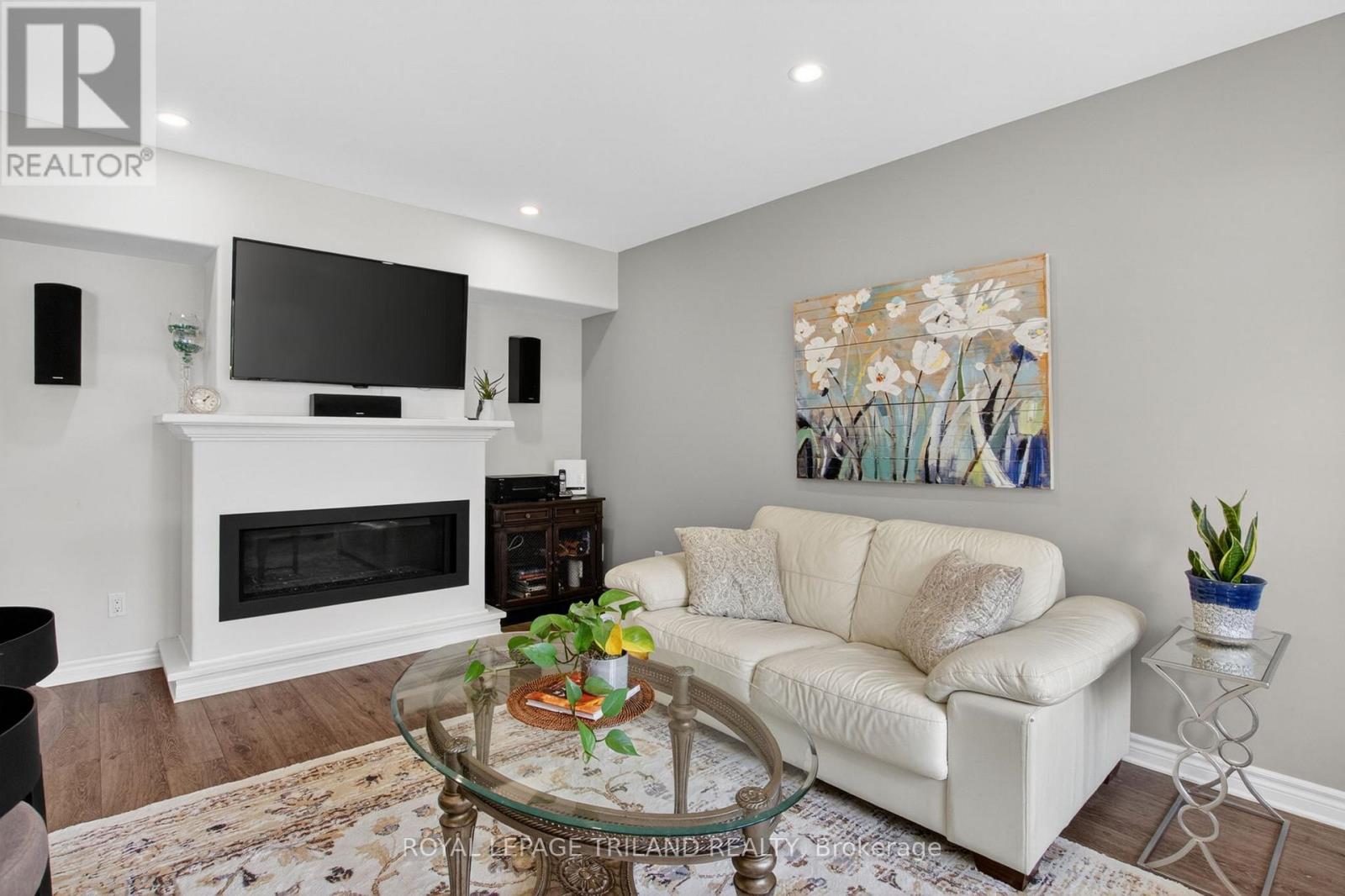 46 GARDEN WALK - 15