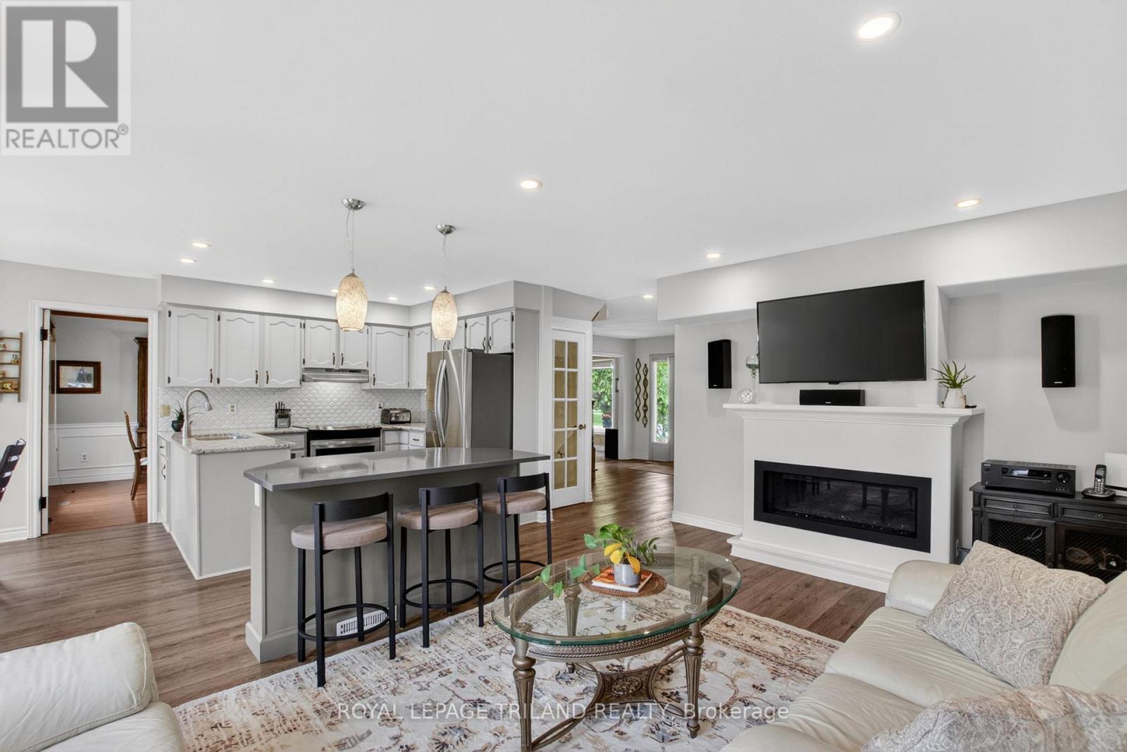 46 GARDEN WALK - 16