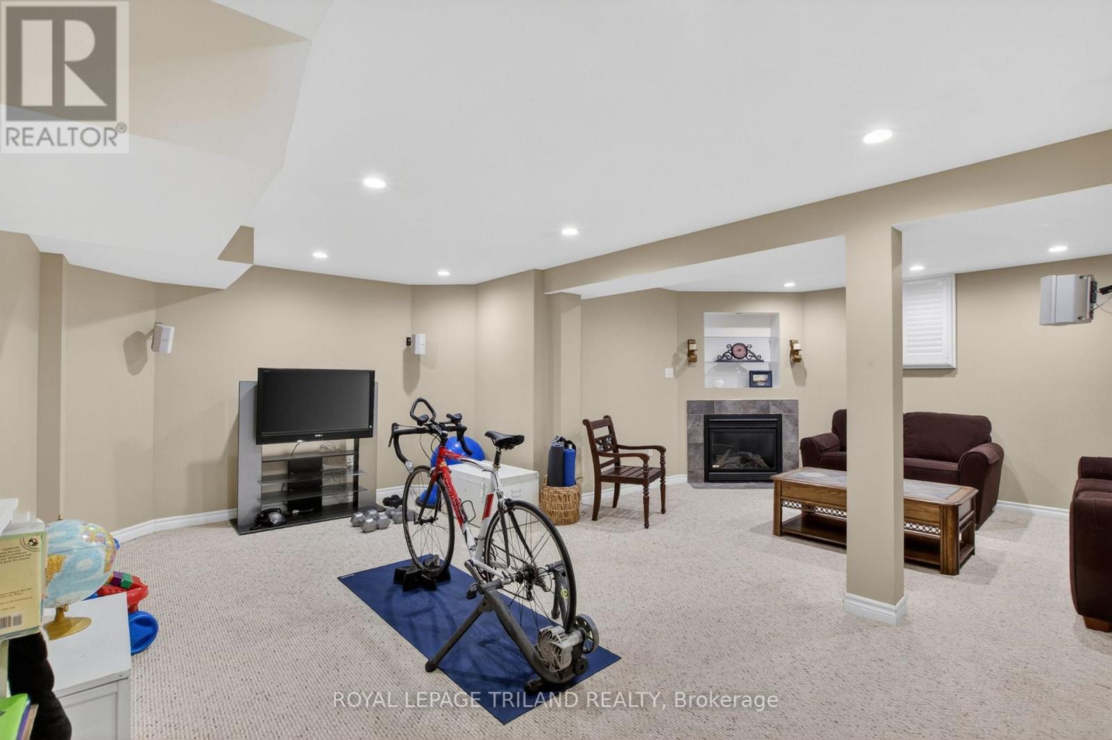 46 GARDEN WALK - 33