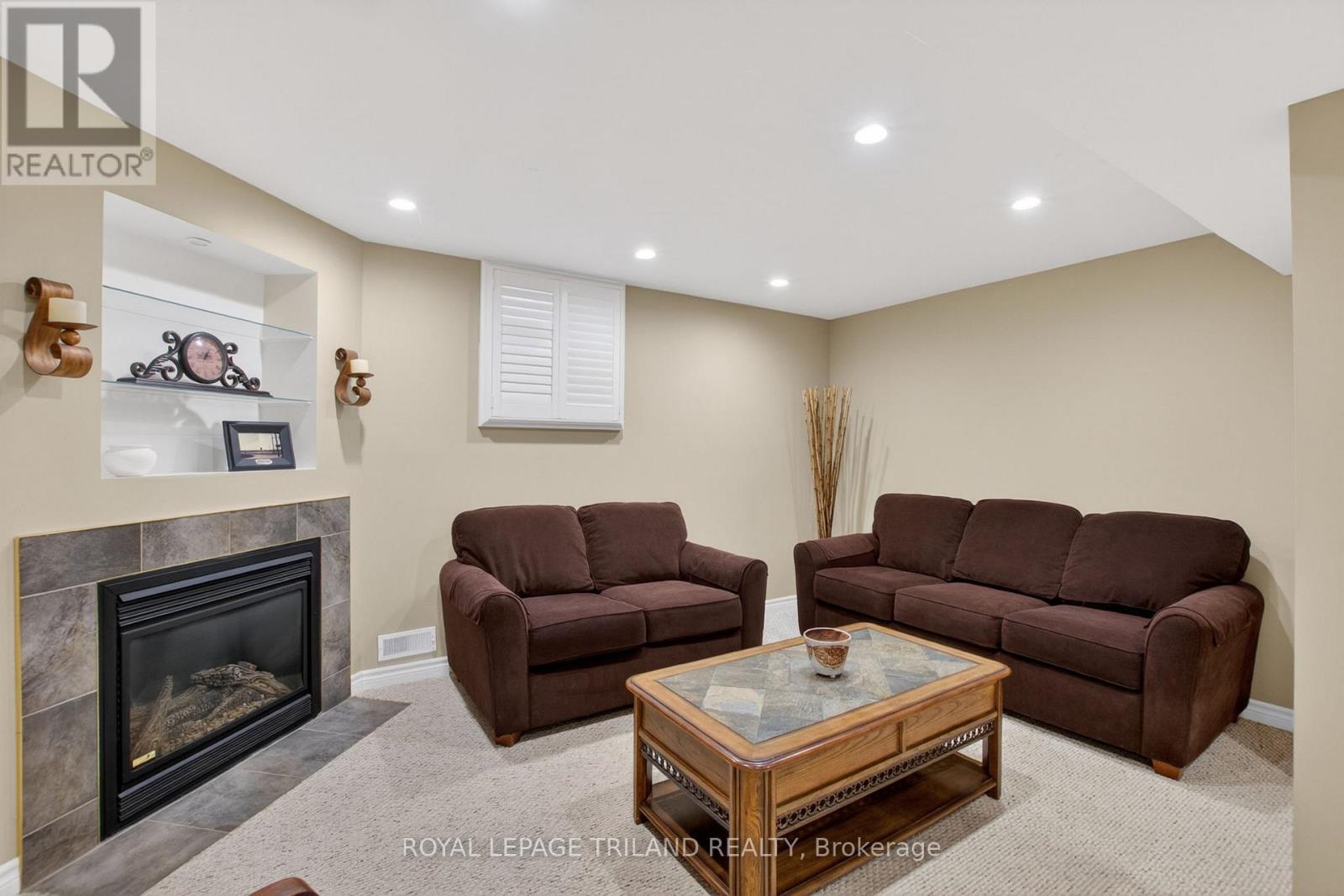 46 GARDEN WALK - 34