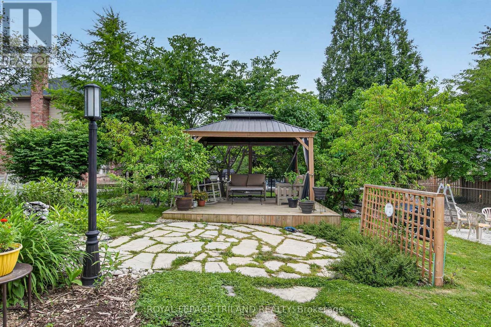 46 GARDEN WALK - 38