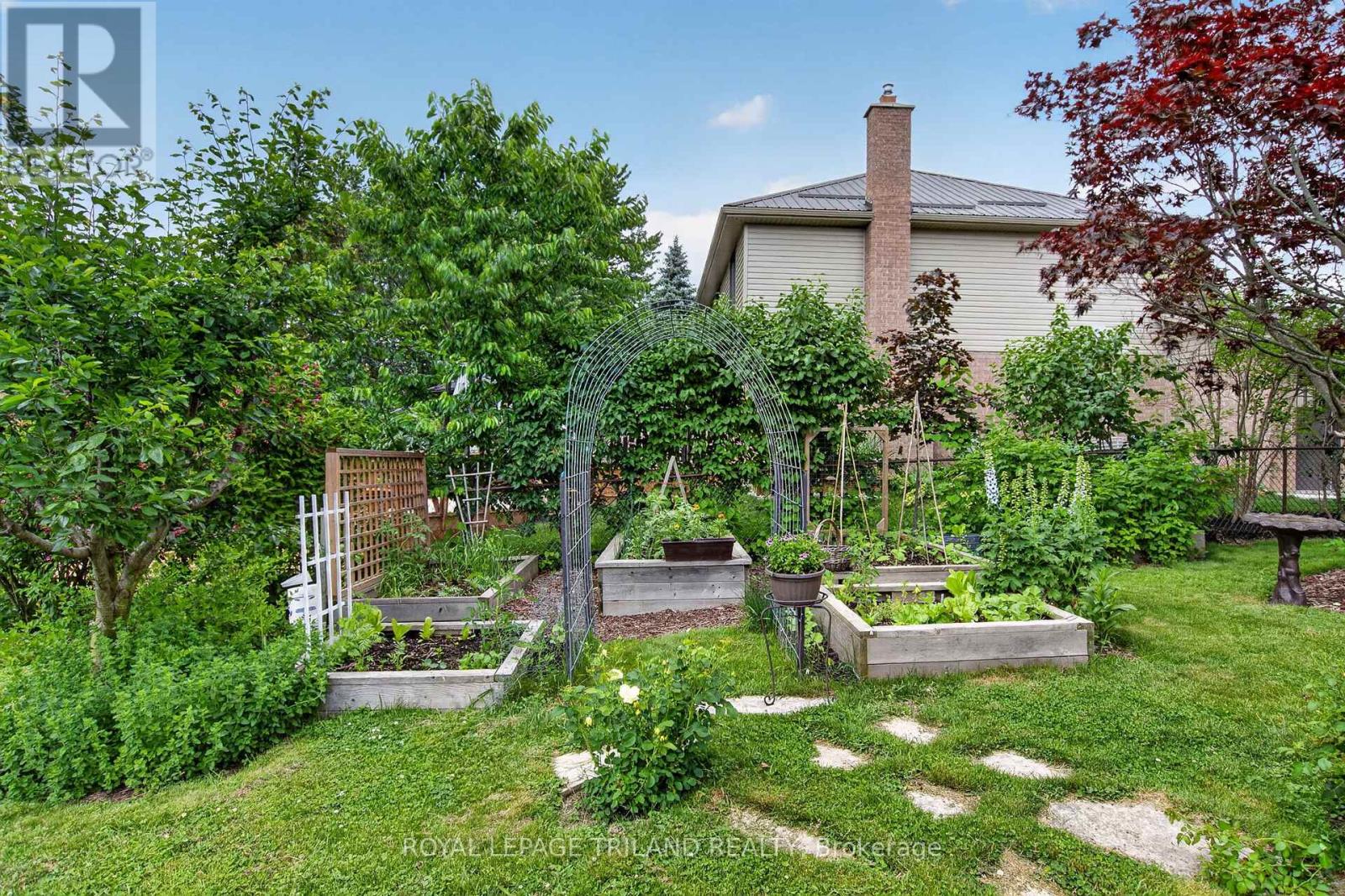 46 GARDEN WALK - 39