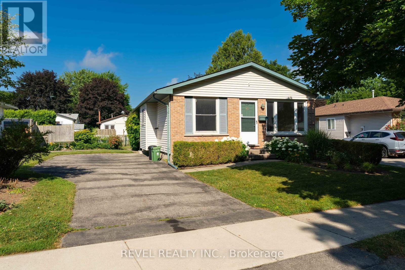 32 BRUNSWICK AVENUE - 1