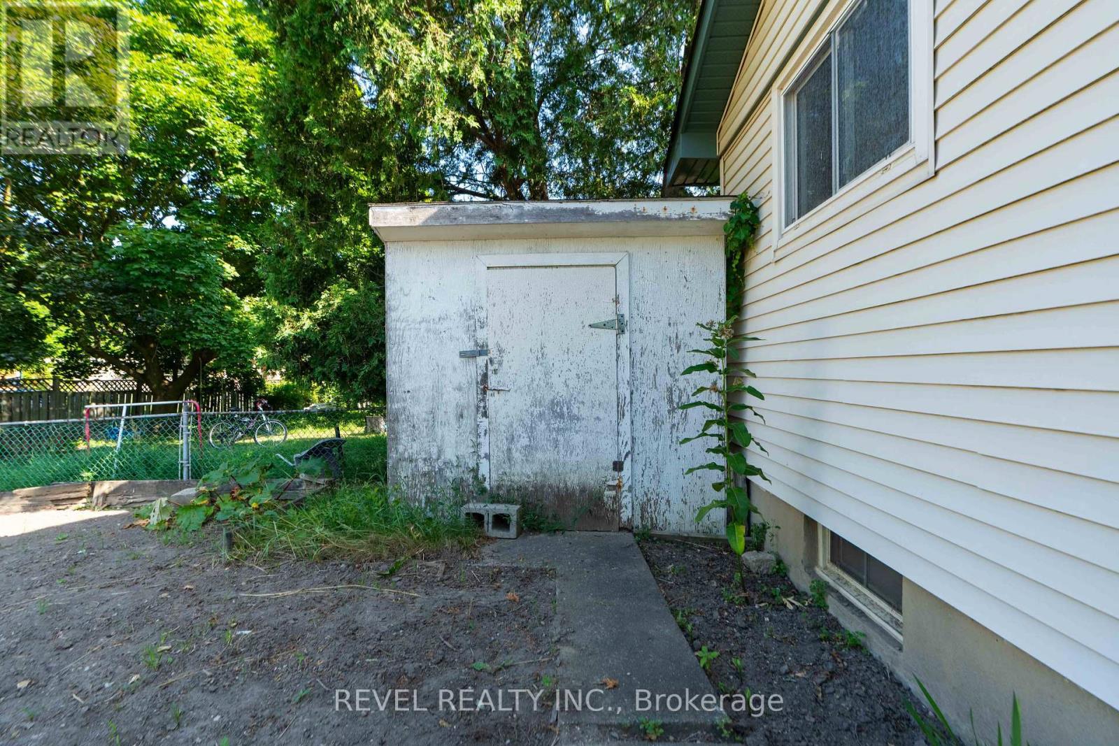 32 BRUNSWICK AVENUE - 13