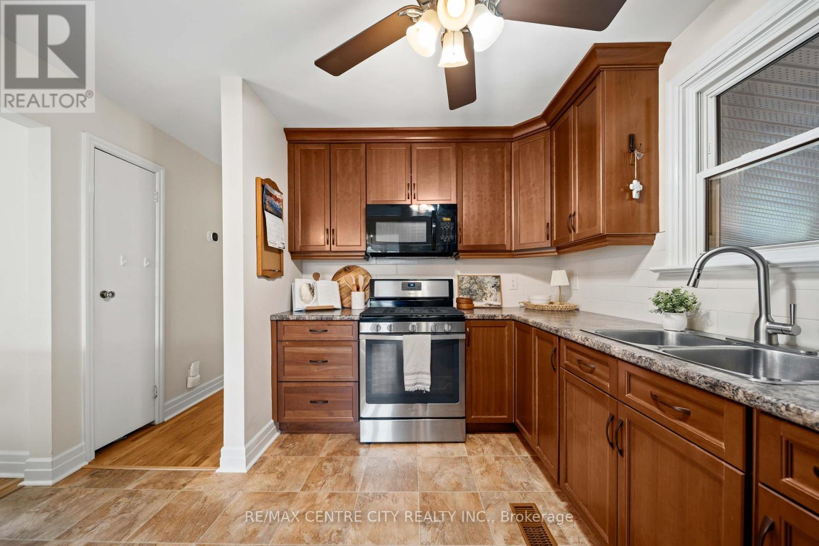 137 CENTENNIAL AVENUE - 10