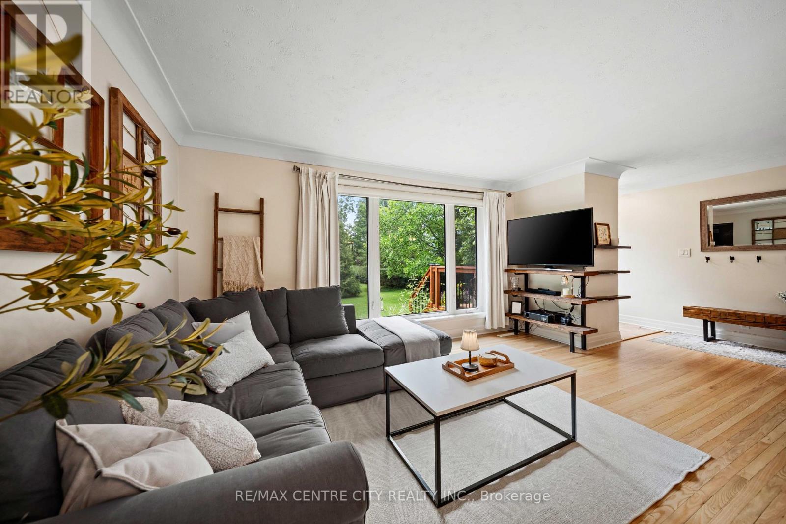 137 CENTENNIAL AVENUE - 12