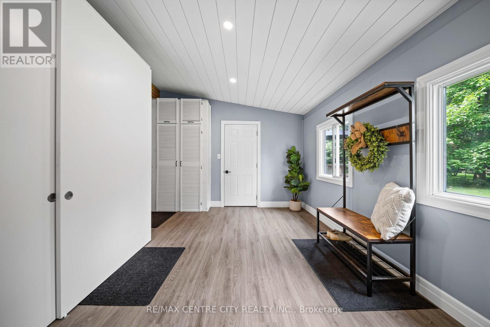 137 CENTENNIAL AVENUE - 21