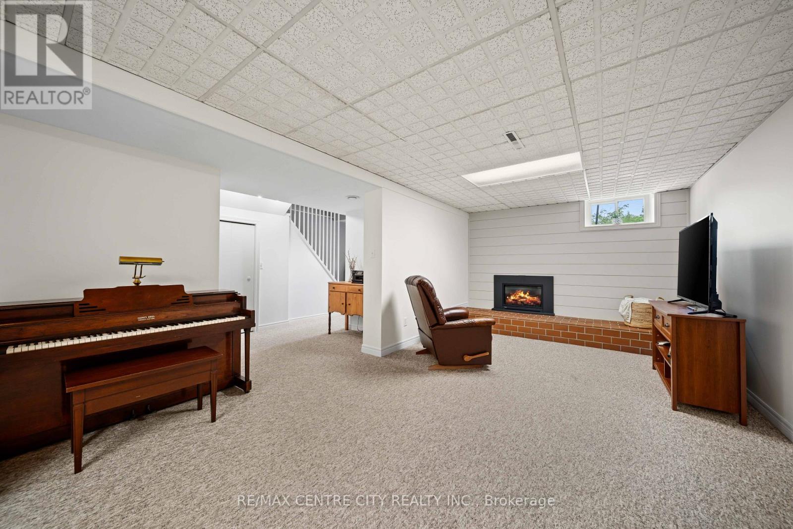 137 CENTENNIAL AVENUE - 24